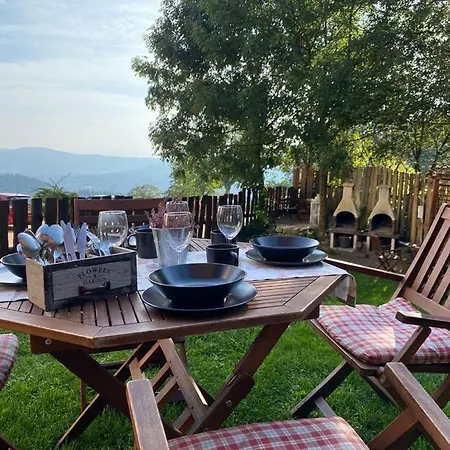 Swierkowe Wzgorze 木屋 *