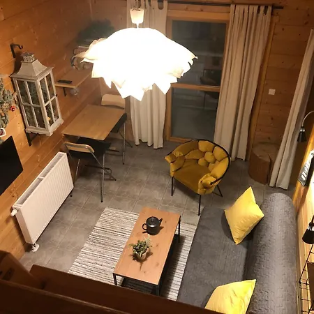 Swierkowe Wzgorze 木屋 *